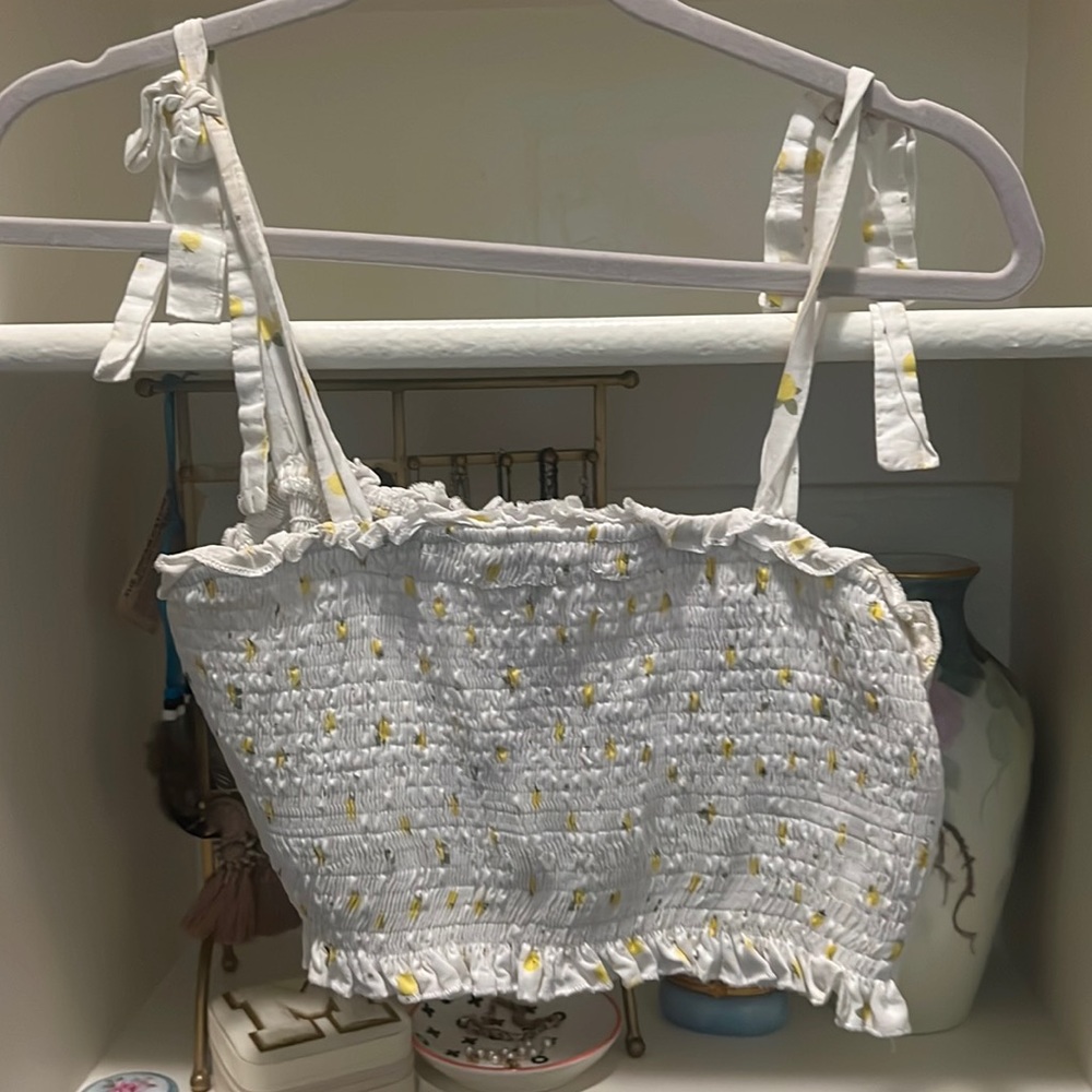 Scrunched crop top with small lemon 🍋 print